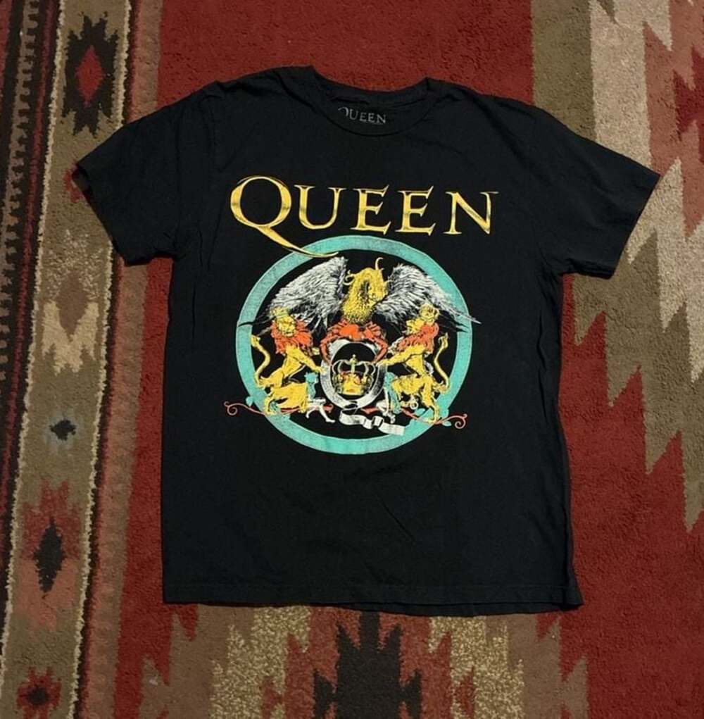 Queen Classic Crest Logo Black Graphic T-Shirt Size M